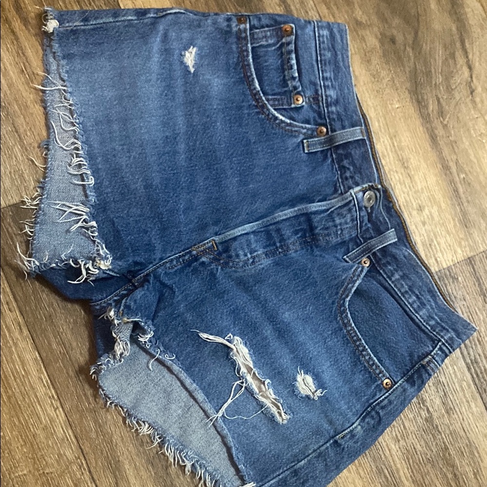 Levi denim shorts! Like new!